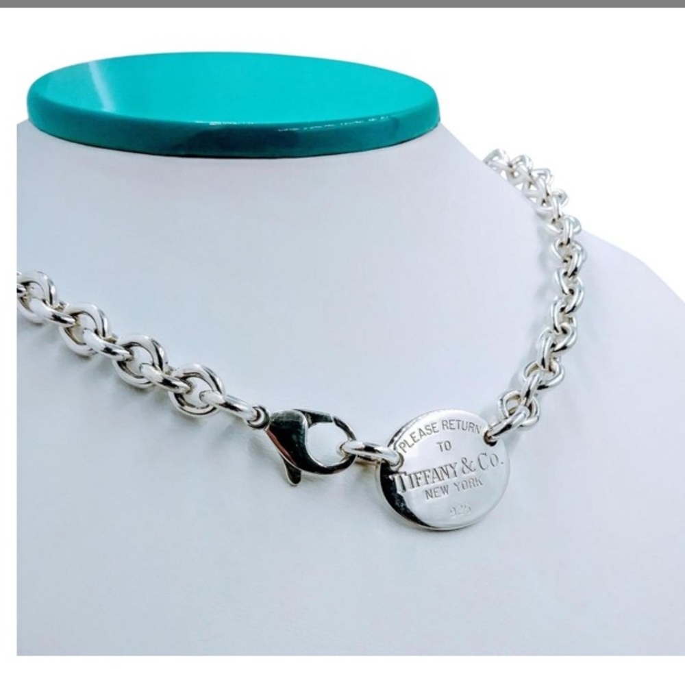 Tiffany’s oval choker necklace
